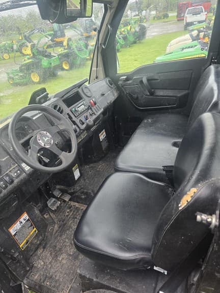 Image of John Deere XUV 835M equipment image 2