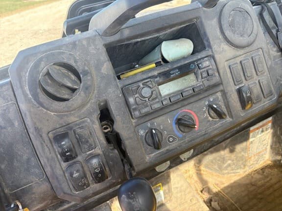 Image of John Deere XUV 835M equipment image 1