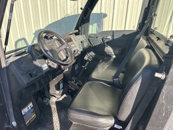 Image of John Deere XUV 835M equipment image 4