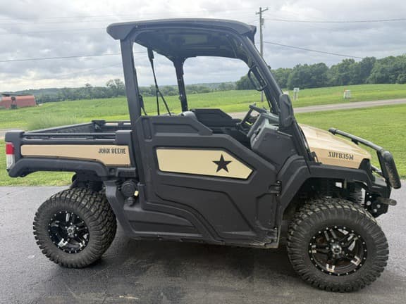 Image of John Deere XUV 835M equipment image 3
