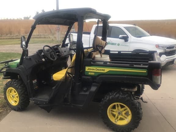 Image of John Deere XUV 835M equipment image 3