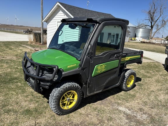 2022 John Deere XUV 835M Equipment Image0