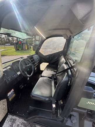 Image of John Deere XUV 835M equipment image 2