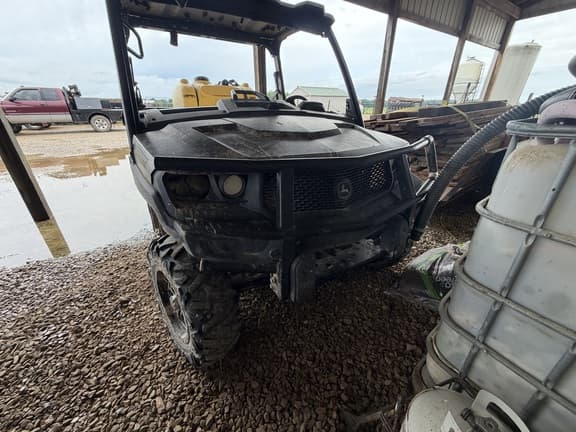 Image of John Deere XUV 835M equipment image 1