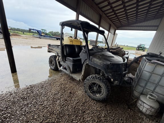 2022 John Deere XUV 835M Equipment Image0