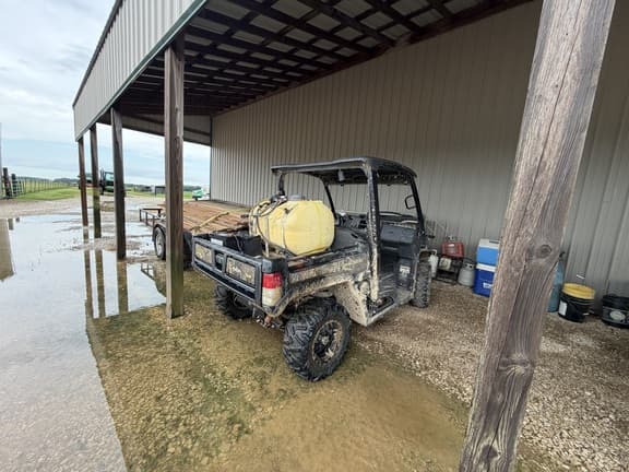 Image of John Deere XUV 835M equipment image 3