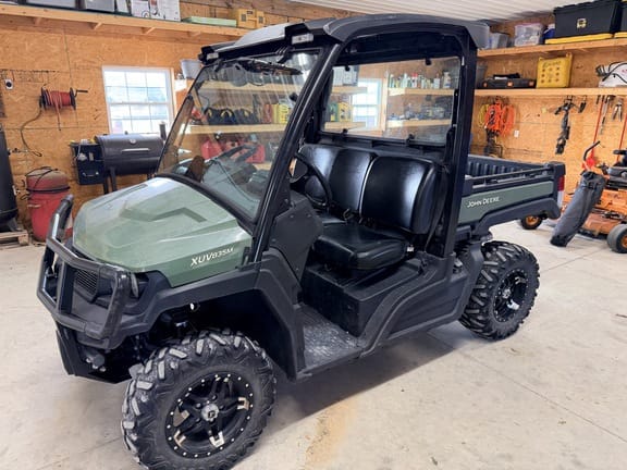 2022 John Deere XUV 835M Equipment Image0