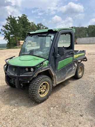 Image of John Deere XUV 835R equipment image 1