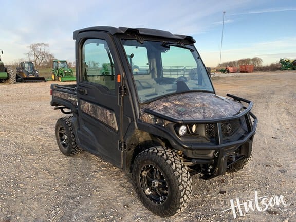 2022 John Deere XUV 835R Equipment Image0