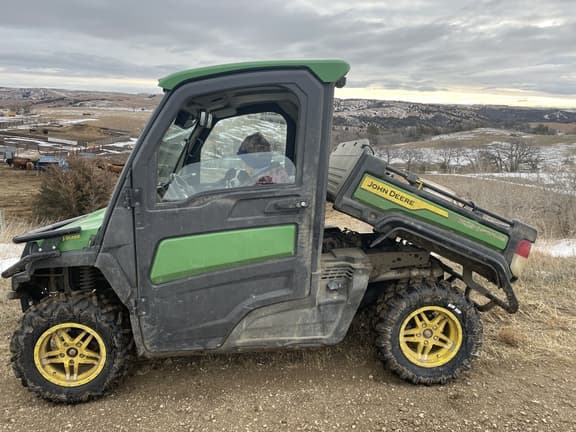 Image of John Deere XUV 835R equipment image 1