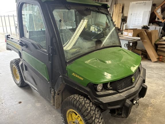 Image of John Deere XUV 835R equipment image 1