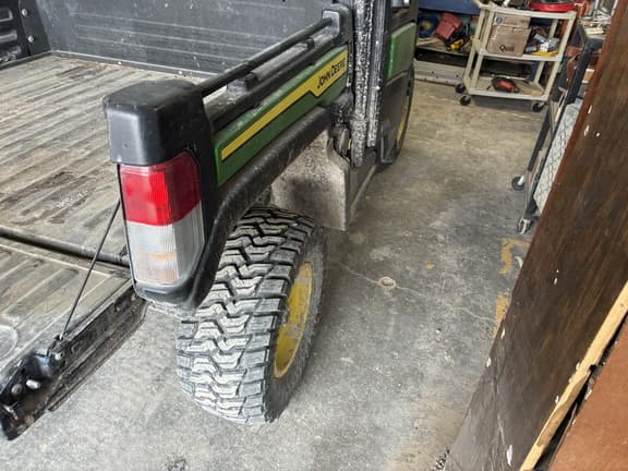 Image of John Deere XUV 835R equipment image 3