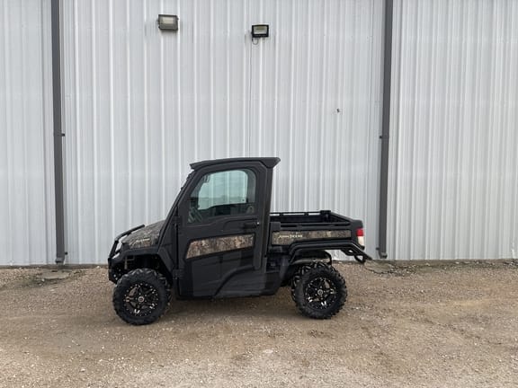 2022 John Deere XUV 835R Equipment Image0