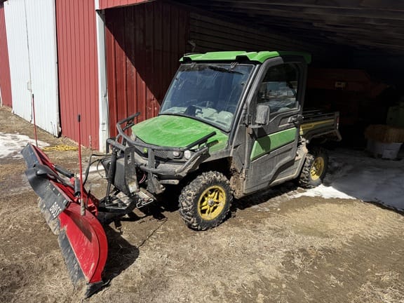 2022 John Deere XUV 835R Equipment Image0
