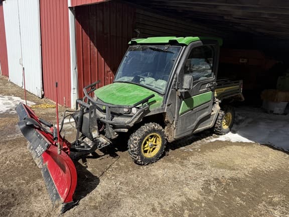 Image of John Deere XUV 835R Primary image