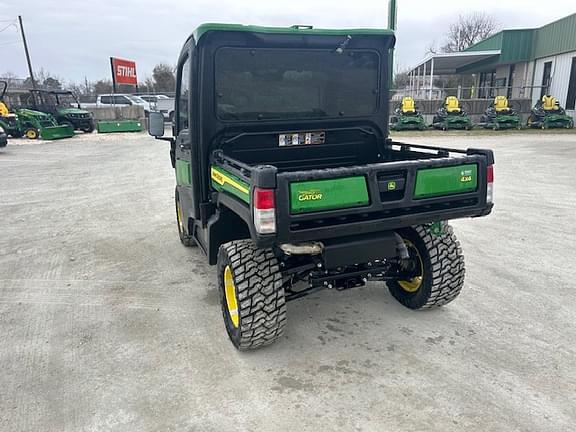 Image of John Deere XUV 835R equipment image 3