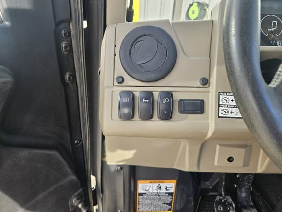 Image of John Deere XUV 835R equipment image 4