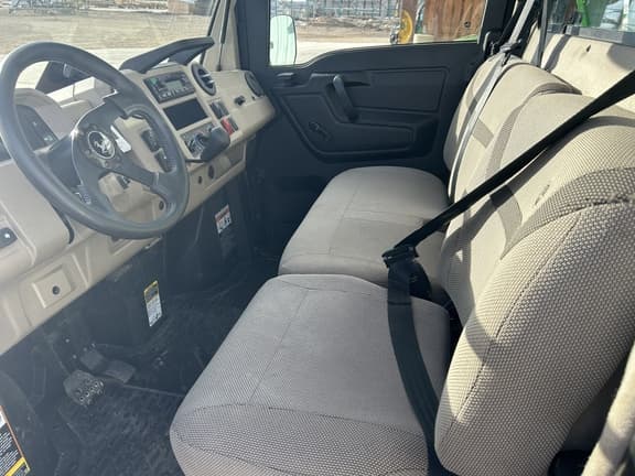 Image of John Deere XUV 835R equipment image 3