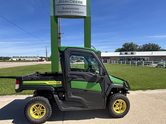 Image of John Deere XUV 835R Primary image
