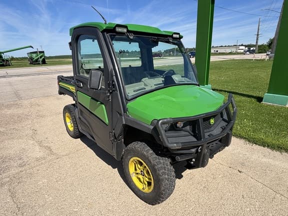 Image of John Deere XUV 835R equipment image 1