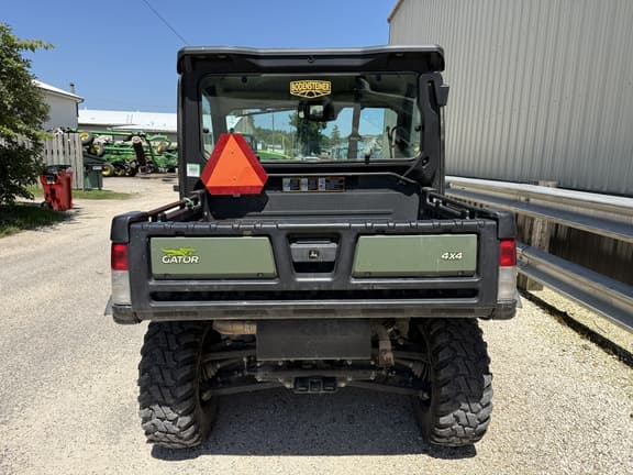 Image of John Deere XUV 835R equipment image 3