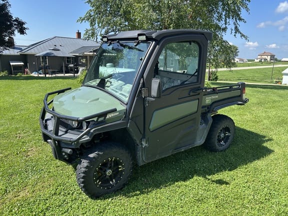 2022 John Deere XUV 835R Equipment Image0