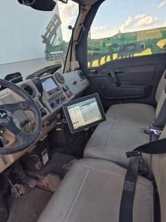 Image of John Deere XUV 835R equipment image 4