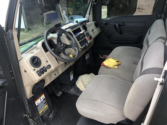 Image of John Deere XUV 835R equipment image 2