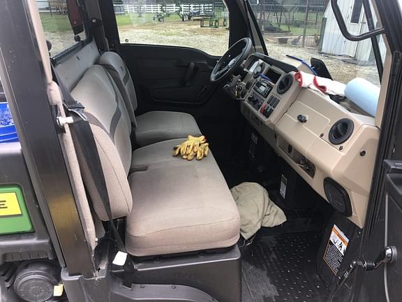 Image of John Deere XUV 835R equipment image 3