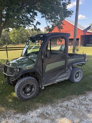 2022 John Deere XUV 835R Equipment Image0