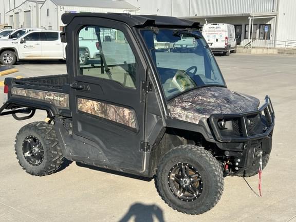 Image of John Deere XUV 835R equipment image 1