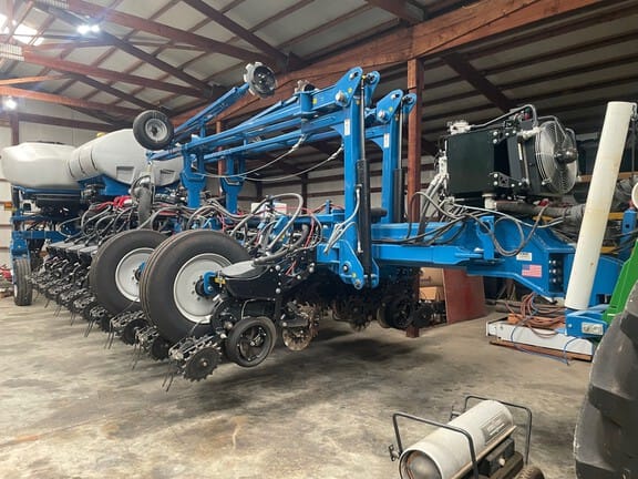 2022 Kinze 4905 Equipment Image0