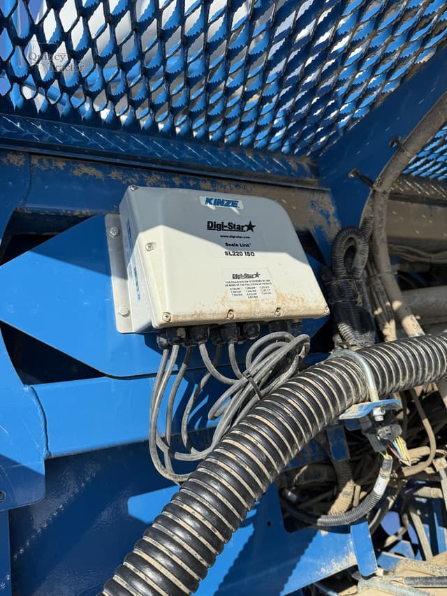 Image of Kinze 4905 equipment image 1