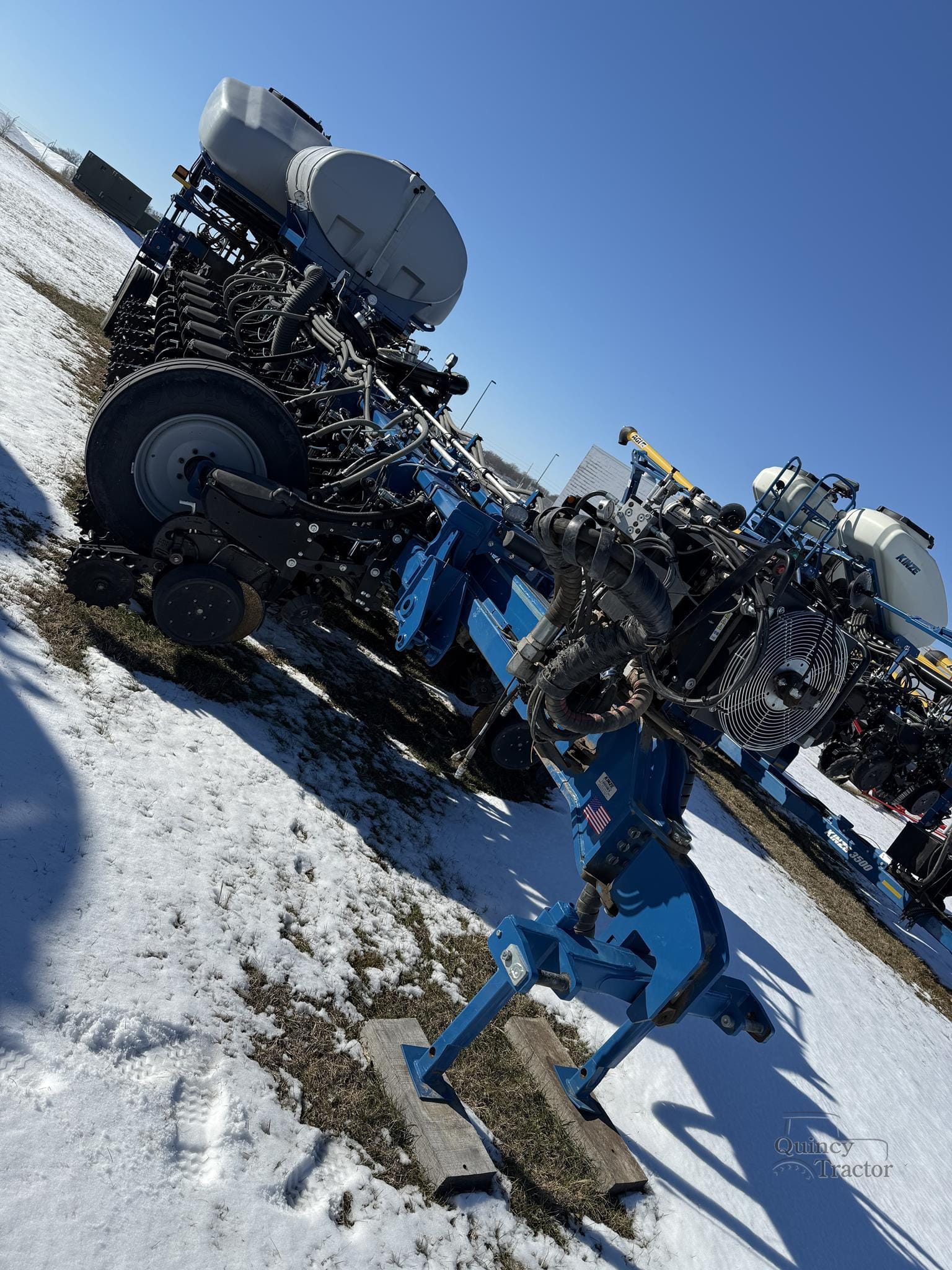 2022 Kinze 4905 Equipment Image0