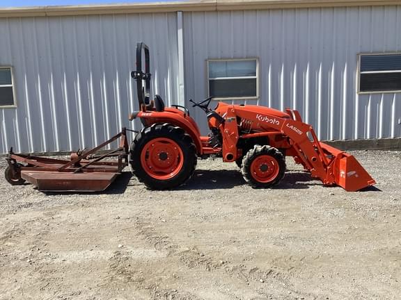 Image of Kubota L3901 equipment image 3
