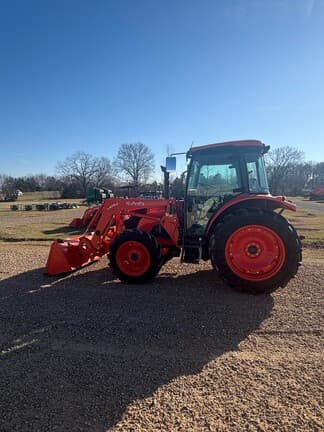 Image of Kubota M4D-071 equipment image 2