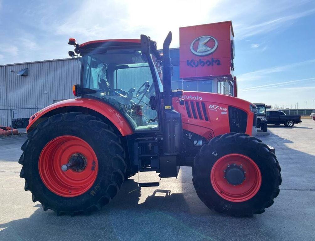 2022 Kubota M7.152 Deluxe Equipment Image0