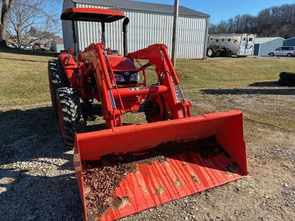 Image of Kubota M7060 equipment image 2