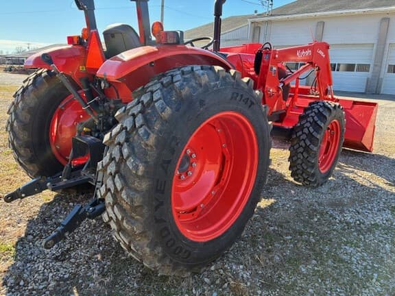 Image of Kubota M7060 equipment image 4