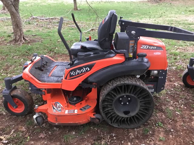 Image of Kubota ZD1211-60 equipment image 2