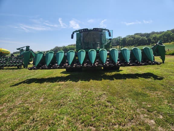 Image of MacDon C3012F equipment image 3