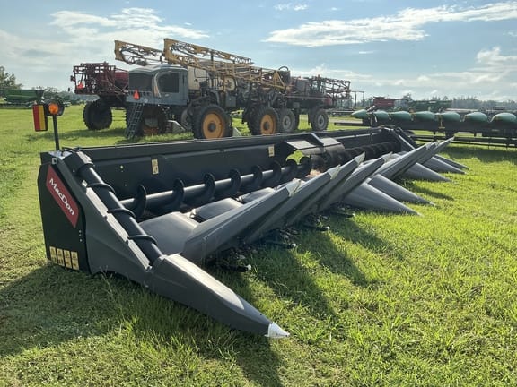 2022 MacDon C3812 Equipment Image0