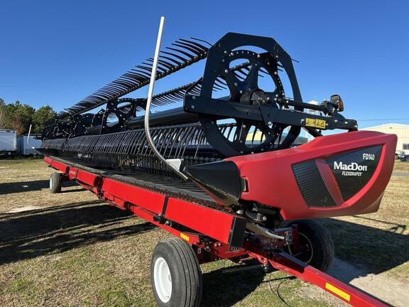 2022 MacDon FD140 Equipment Image0