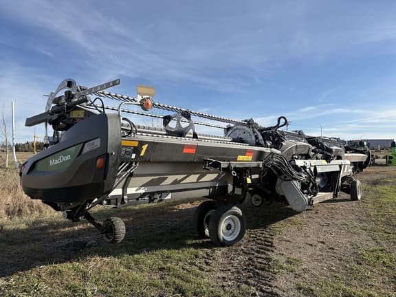 Image of MacDon FD240 equipment image 3