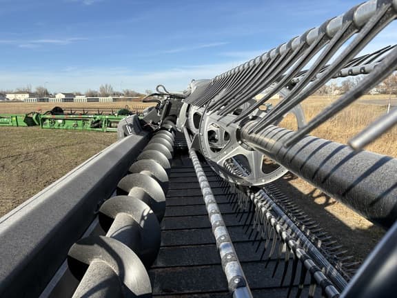 Image of MacDon FD240 equipment image 4