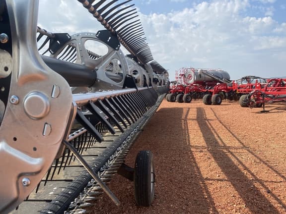 Image of MacDon FD250 equipment image 3