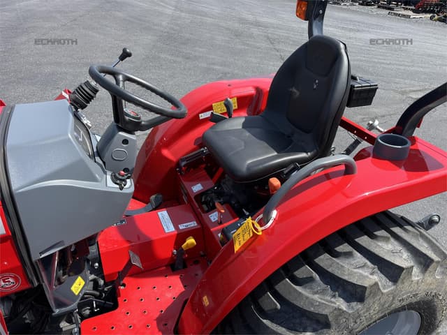 Image of Massey Ferguson 1825E equipment image 3