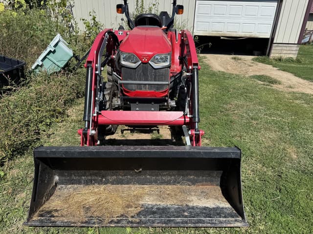 Image of Massey Ferguson 1825E equipment image 2