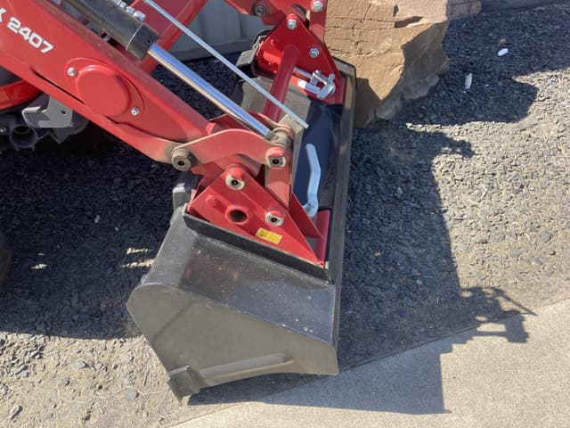Image of Massey Ferguson 1835E equipment image 2