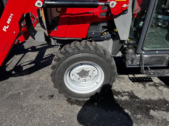 Image of Massey Ferguson 1835M equipment image 4